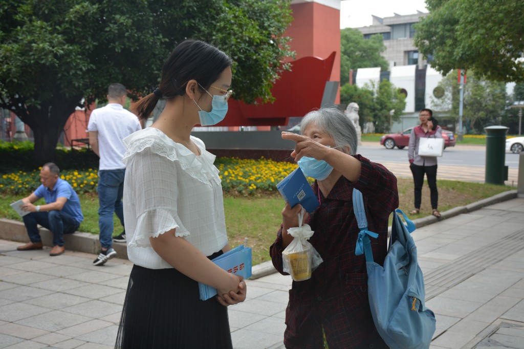 5月21日信访条例集中宣传9_meitu_6